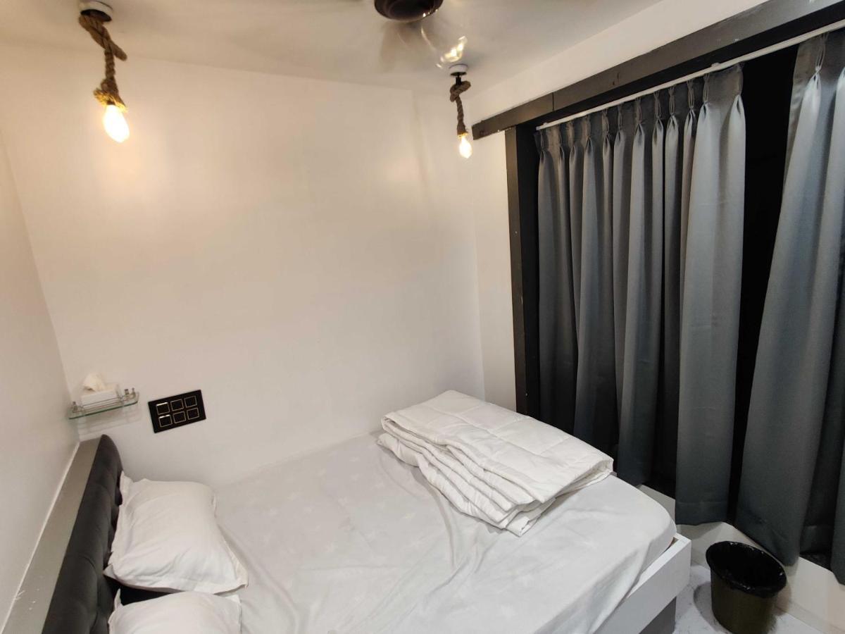 Oyo 91692 The You And Me Hotel Utrān Exterior photo