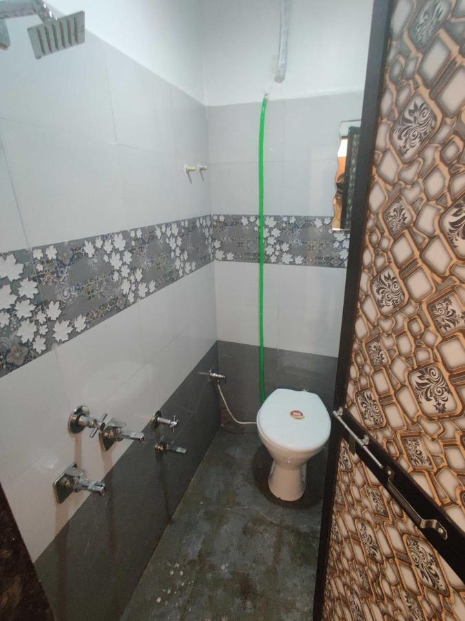 Oyo 91692 The You And Me Hotel Utrān Exterior photo